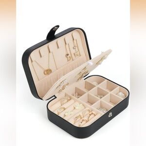 Black travel jewelry holder